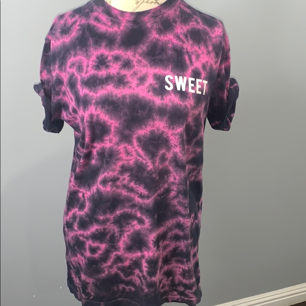 Reselling graphic tie dye T-shirt